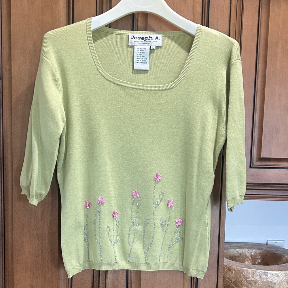 Joseph A Light Green Scoop Neck Sweater with Pink Floral Embroidery